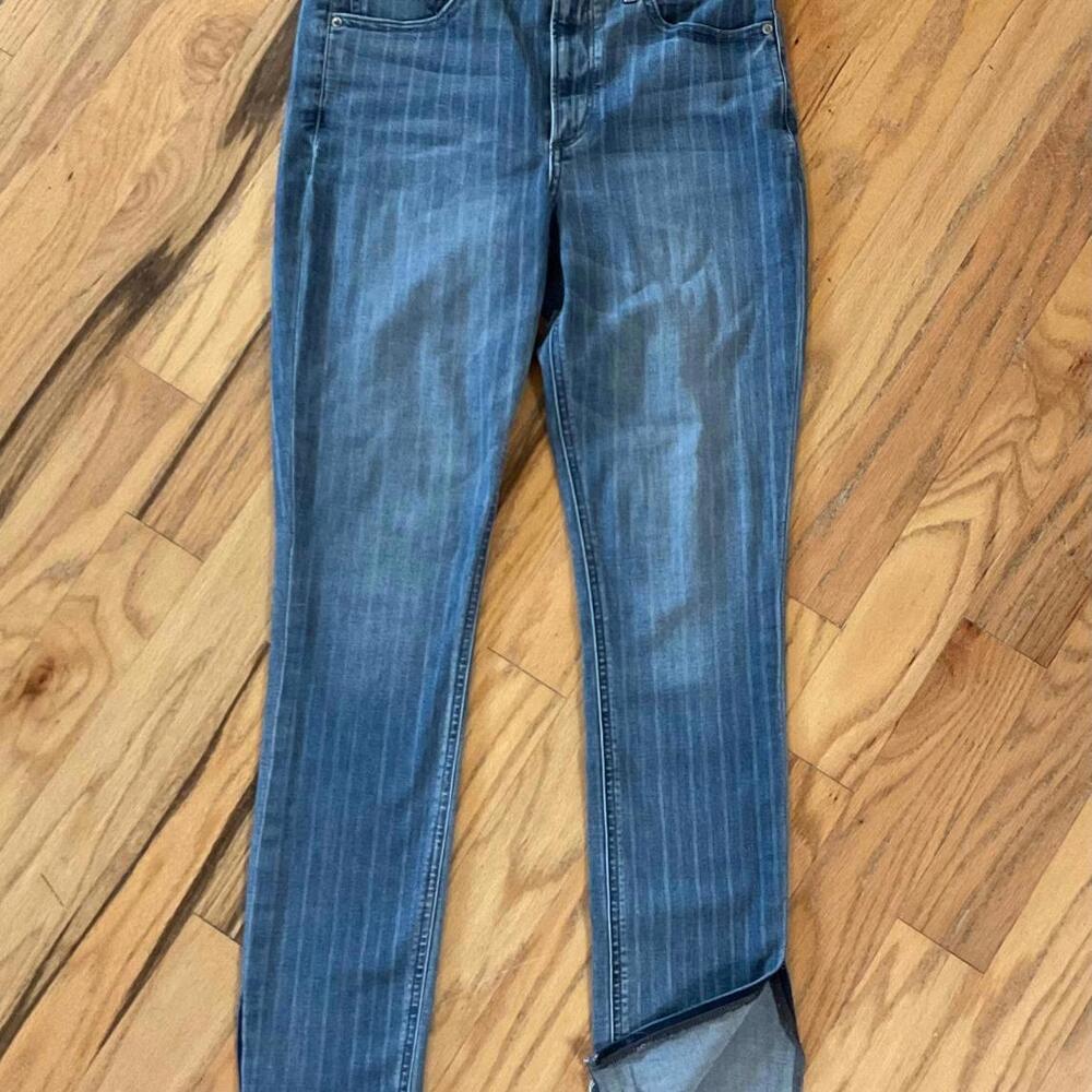 Super CuteExpress Skinny jeans with split hem Size 8